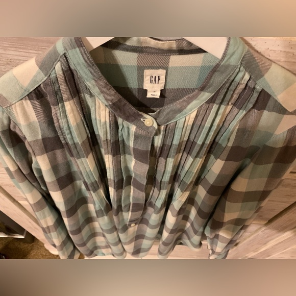 Gap Button Up - Picture 3 of 4